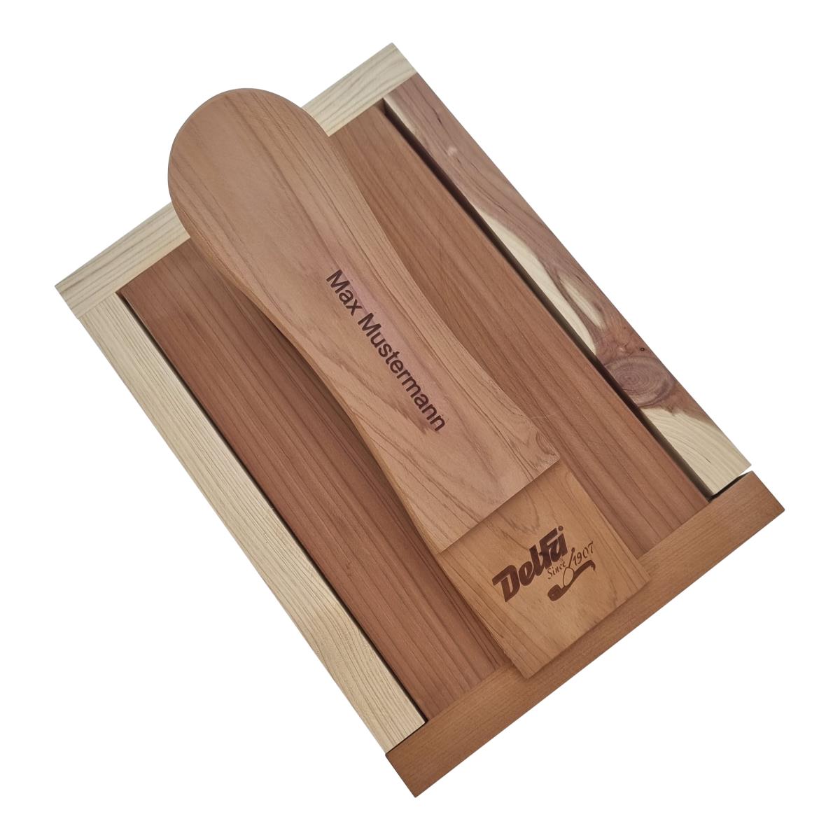 Individuell gravierte Schuhpflege Kiste aus Zedernholz mit Inhalt Individuell gravierte Schuhpflege Kiste aus Zedernholz mit Inhalt